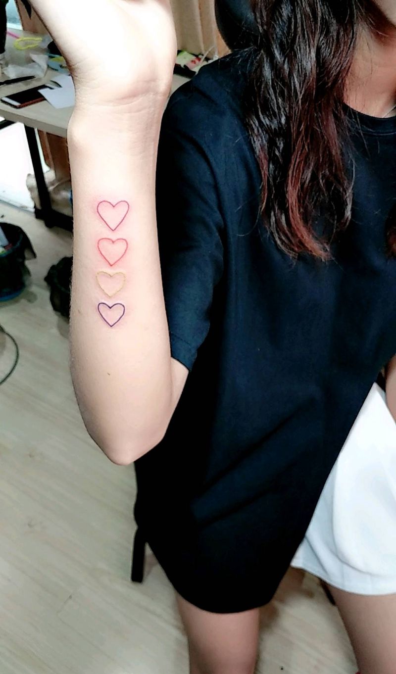 小清新纹身图片_手臂手部几何点刺纹身图案