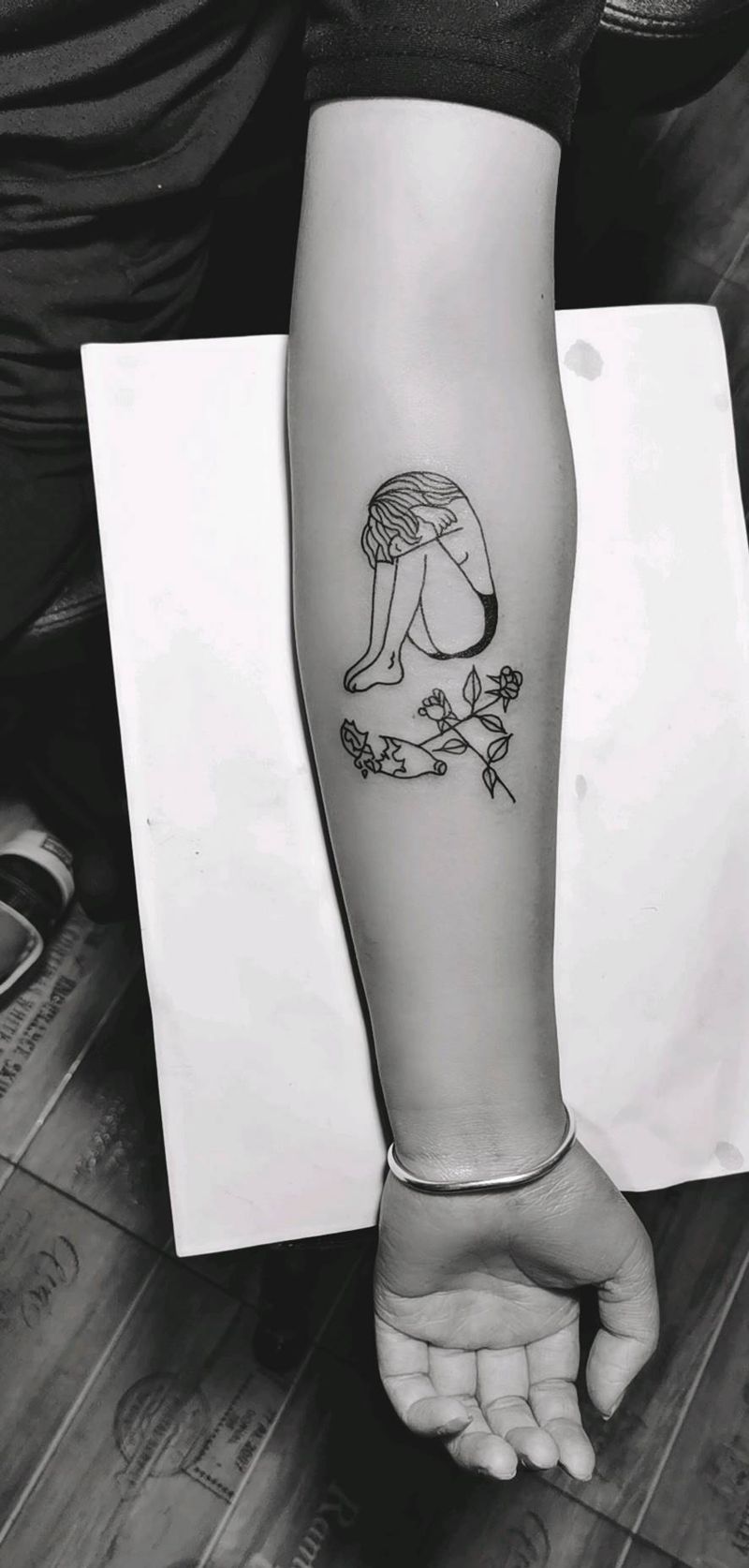 孤独  小图纹身图片_手部纹身图案