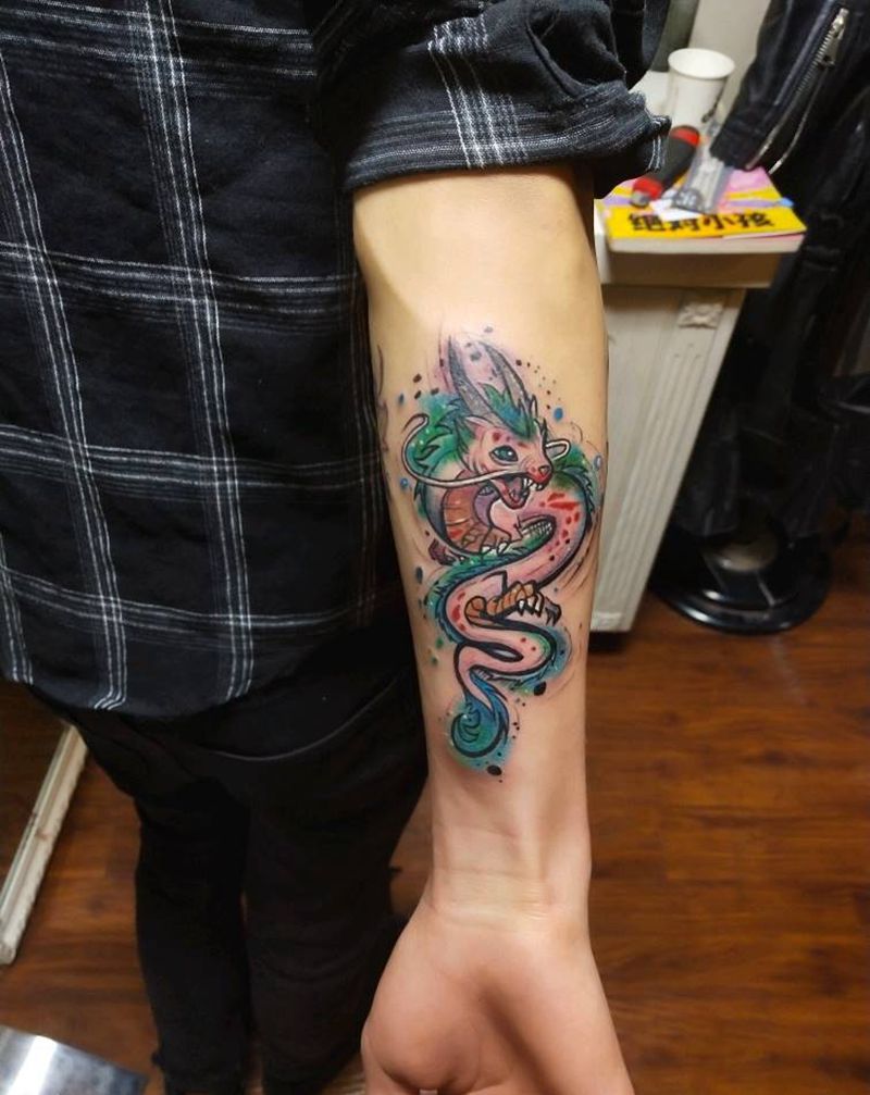 小龙纹身图片_手部新传统纹身图案
