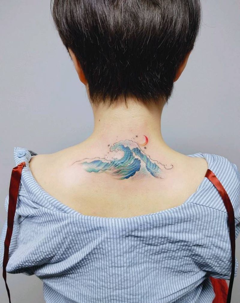 浪纹身图片_背部新传统水彩疤痕遮盖纹身图案