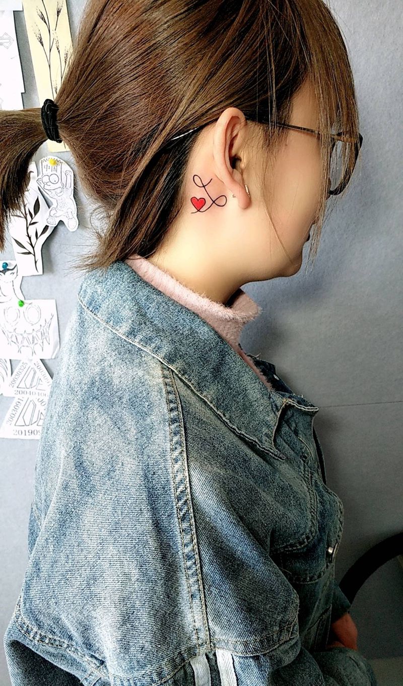 耳后小清新纹身图片_颈部点刺纹身图案
