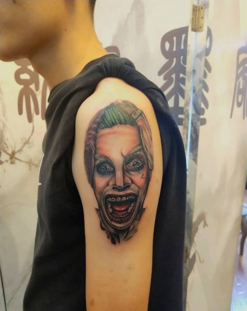 小丑纹身图片_手臂欧美写实小丑彩色纹身图案