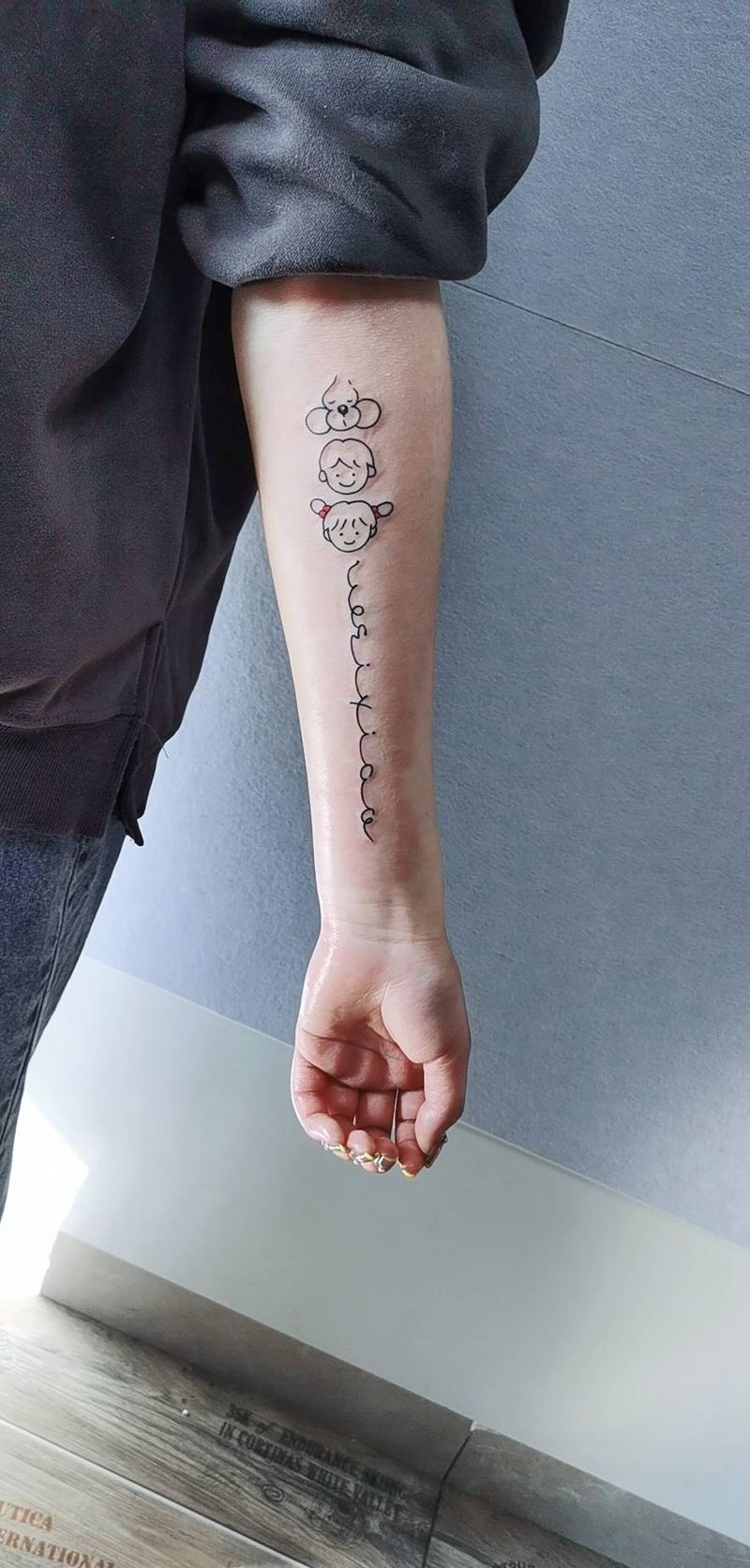 小可爱  英文字母纹身图片_手臂纹身图案