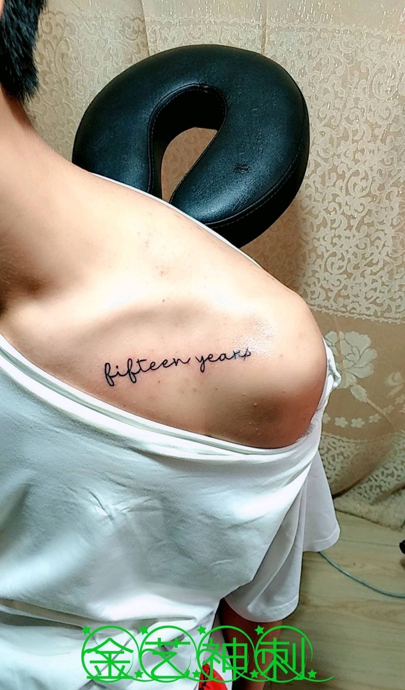 锁骨 英文纹身图片_胸部清新字符原创成品纹身图案