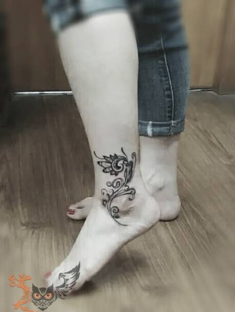 图腾花纹身图片_脚部清新植物纹身图案