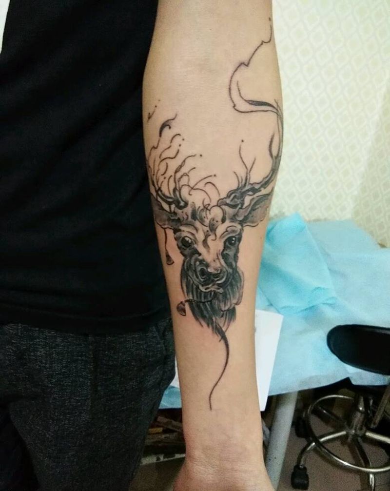 鹿纹身图片_手臂水墨纹身图案