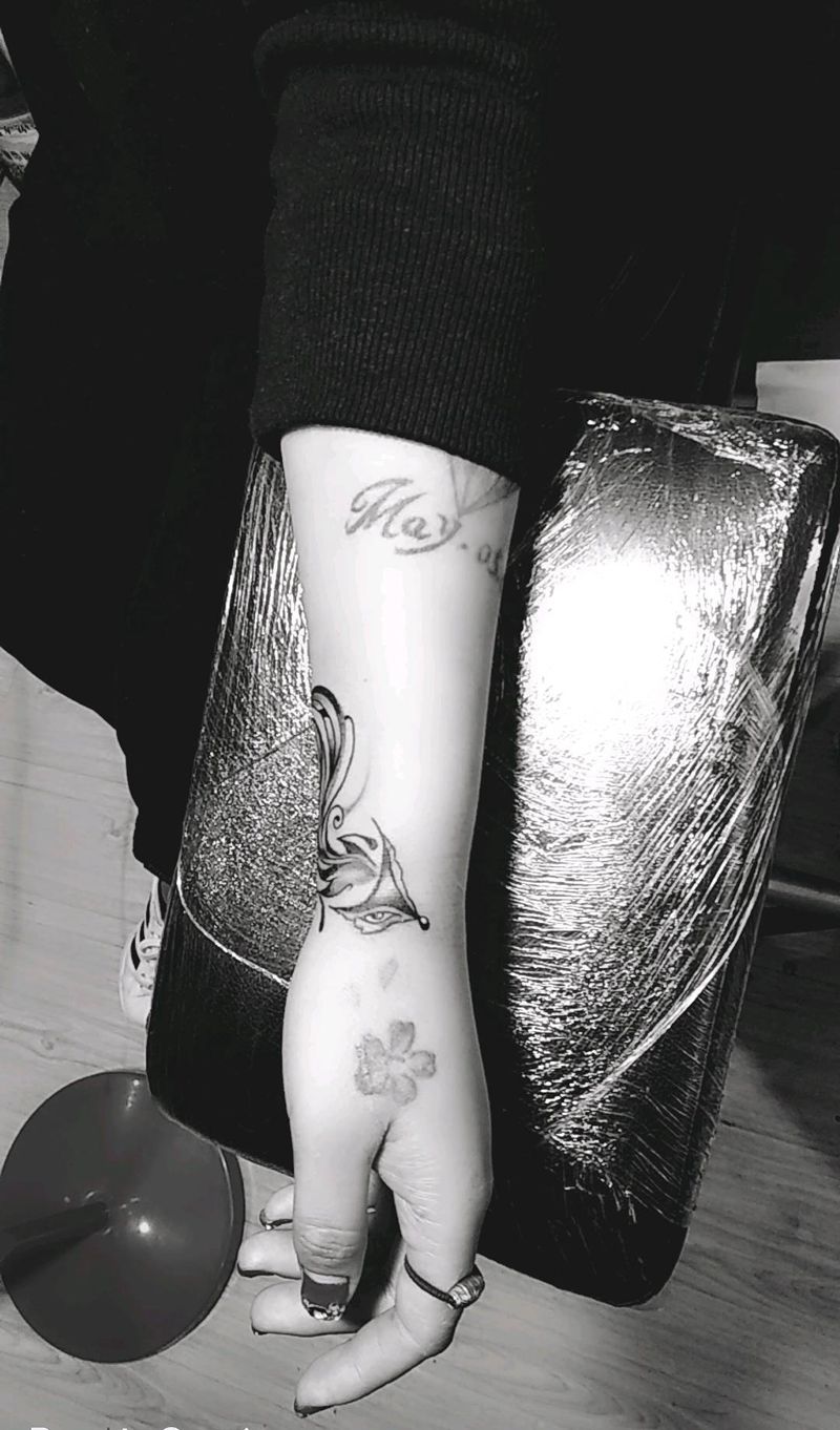 九尾狐 遮盖 疤痕纹身图片_手臂新传统纹身图案