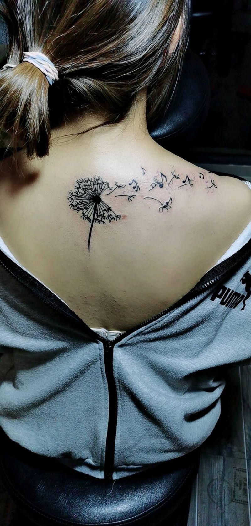 人生就像蒲公英   一去不回头纹身图片_背部几何纹身图案