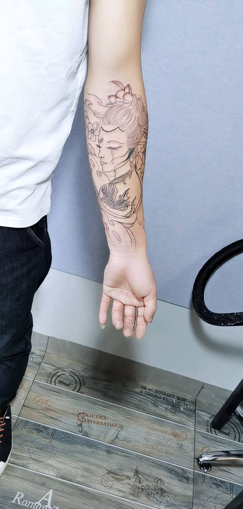 艺妓 线条纹身图片_手臂纹身图案