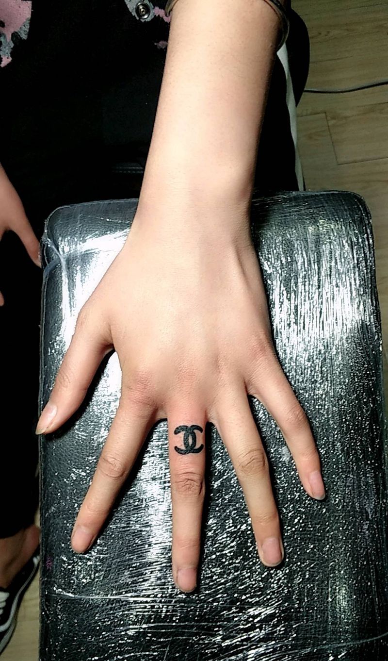 奈香儿纹身图片_手部清新原创成品纹身图案