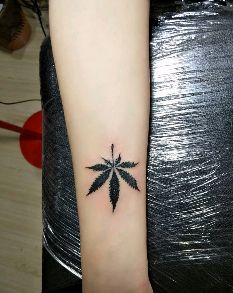 麻叶纹身图片_手臂新传统纹身图案