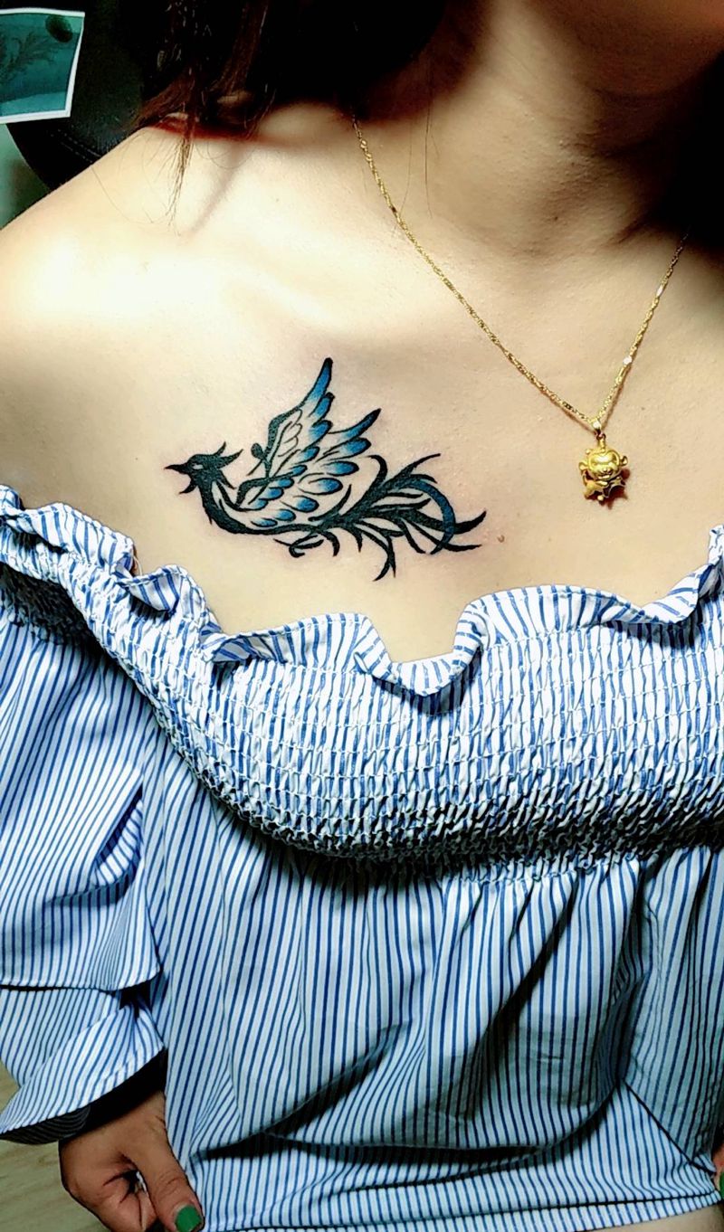 锁骨 图腾 凤凰纹身图片_胸部新传统纹身图案