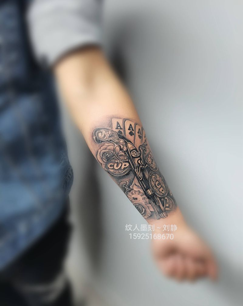 枪纹身图片_手部欧美写实纹身图案