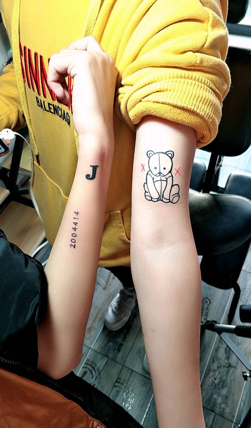 小图  英文字母纹身图片_手臂花体字纹身图案