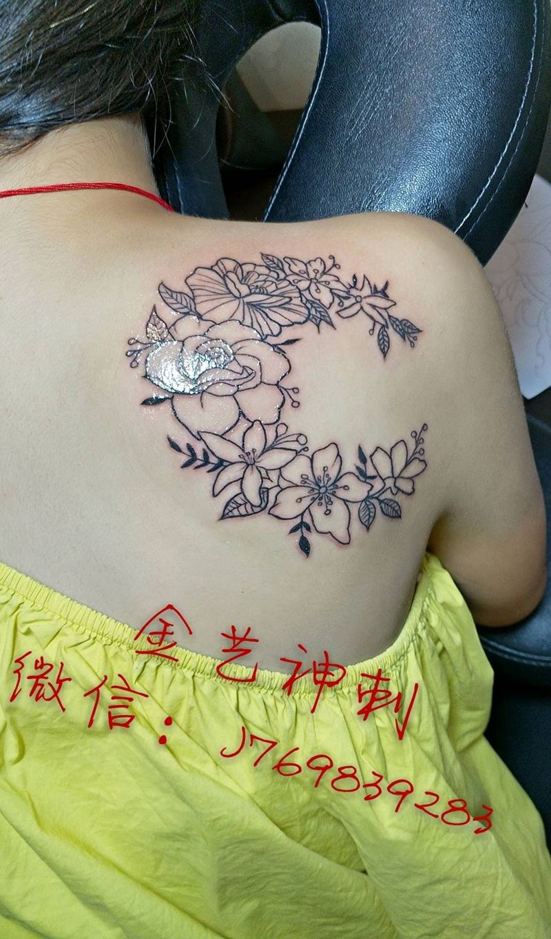 花环纹身图片_肩部清新植物成品纹身图案