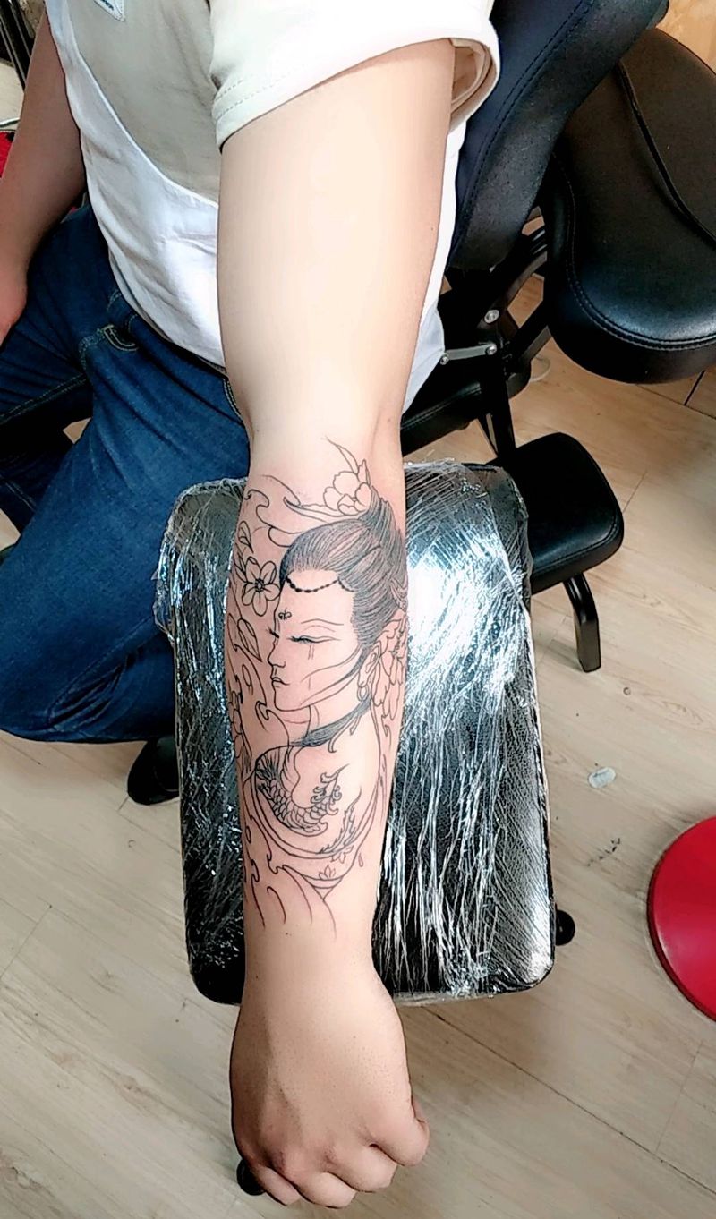 艺妓 线条纹身图片_手臂新传统纹身图案