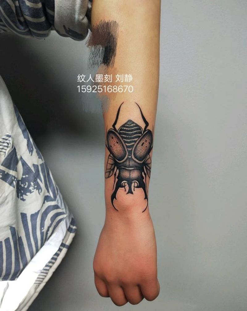 甲壳虫纹身图片_手臂欧美写实纹身图案