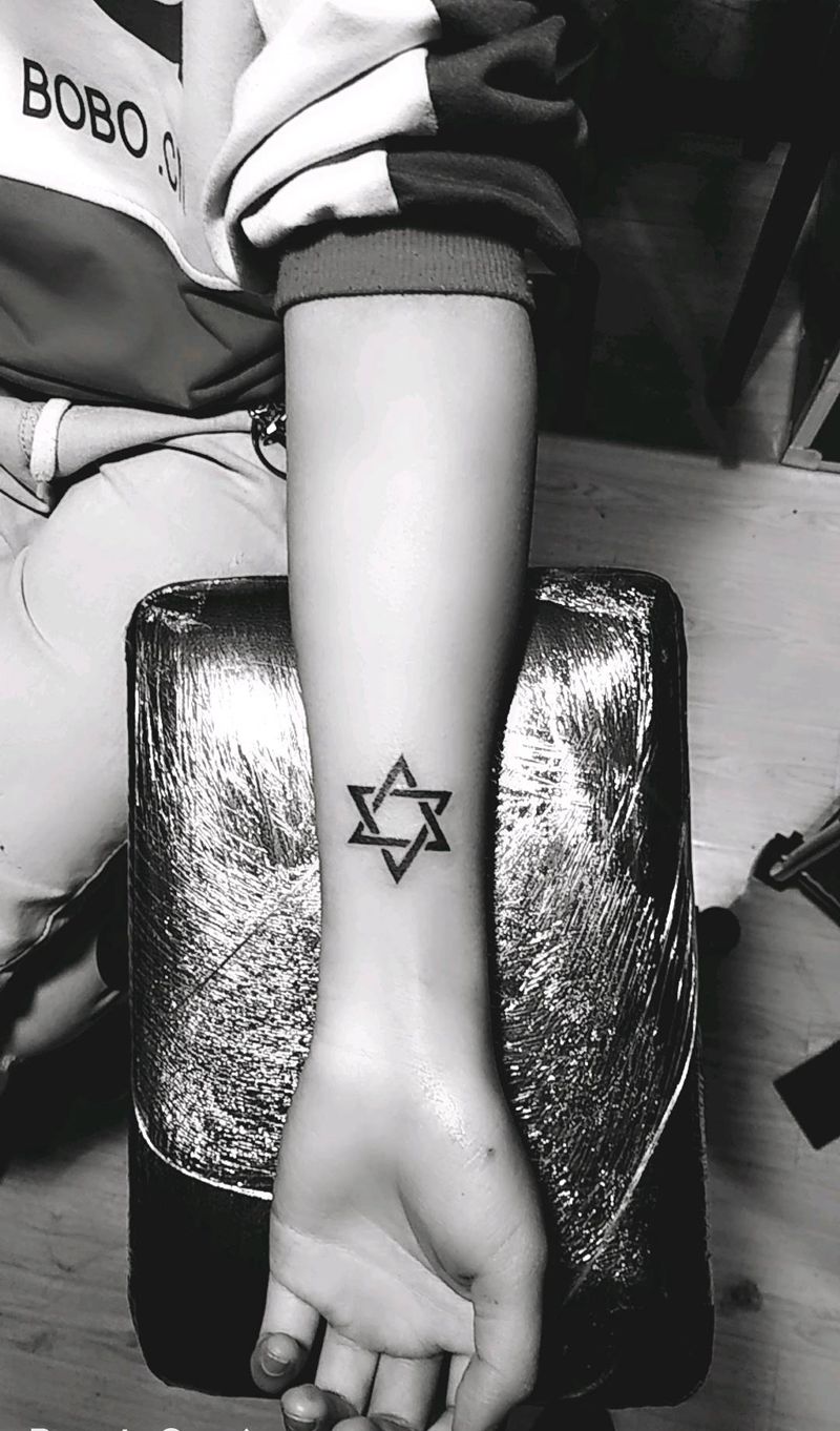 小图纹身图片_手部手臂图腾点刺纹身图案