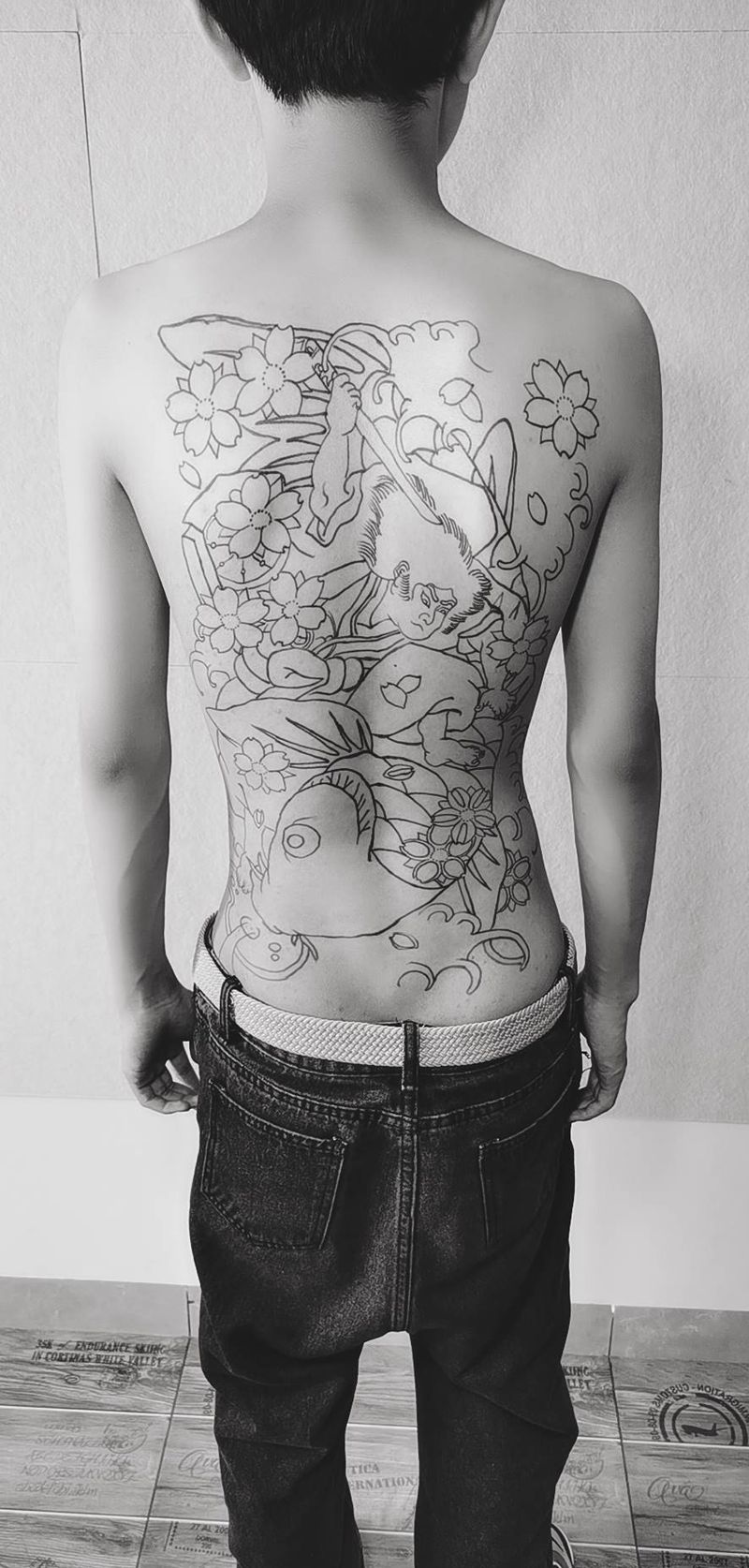 修改  添加纹身图片_背部老传统纹身图案