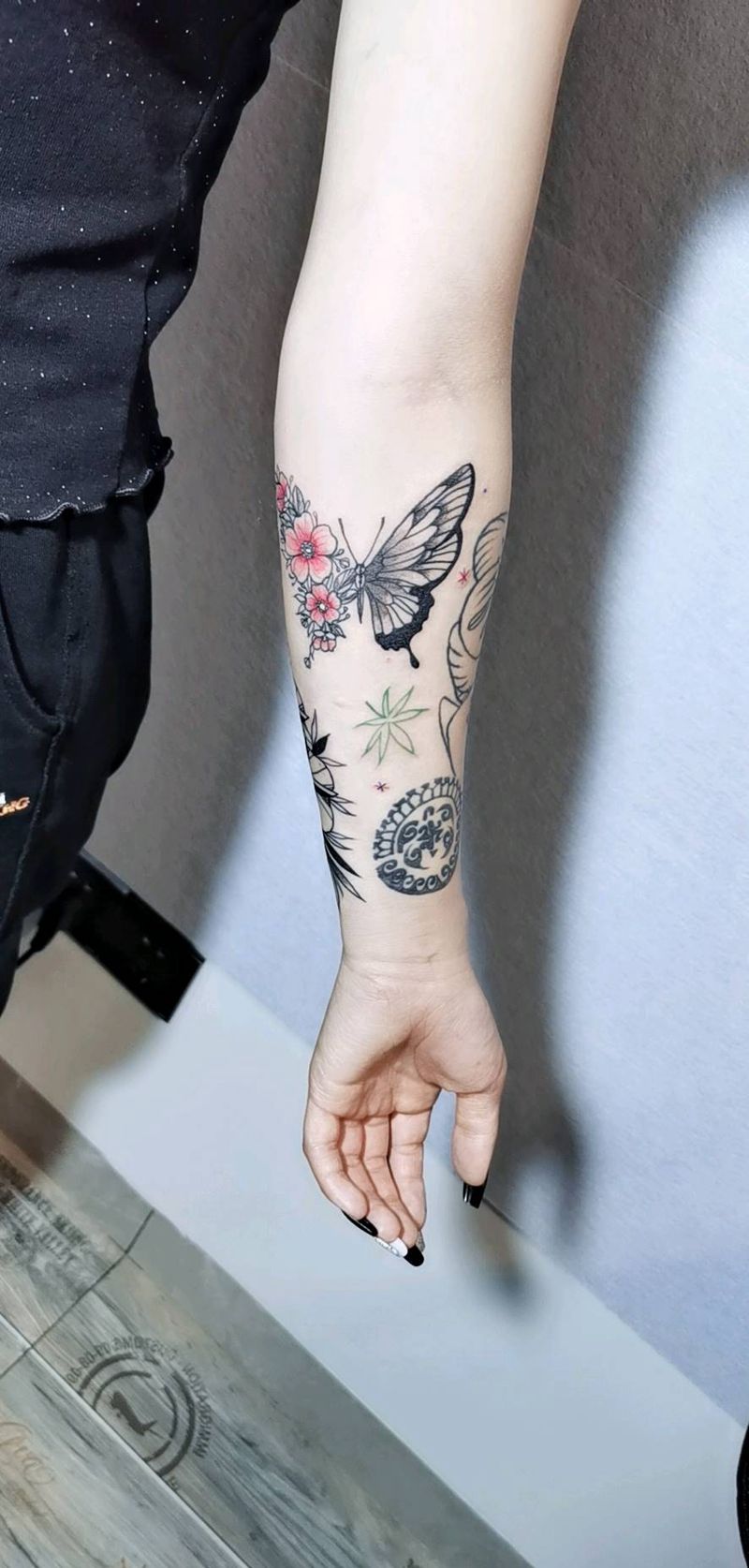 组合  小图纹身图片_手臂点刺纹身图案