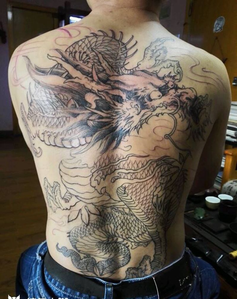 满背龙割线纹身图片_背部传统动物原创成品纹身图案