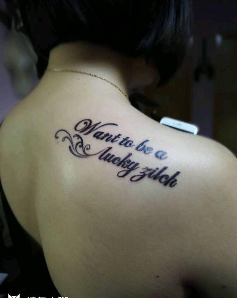 幸运纹身图片_颈部清新字符成品纹身图案