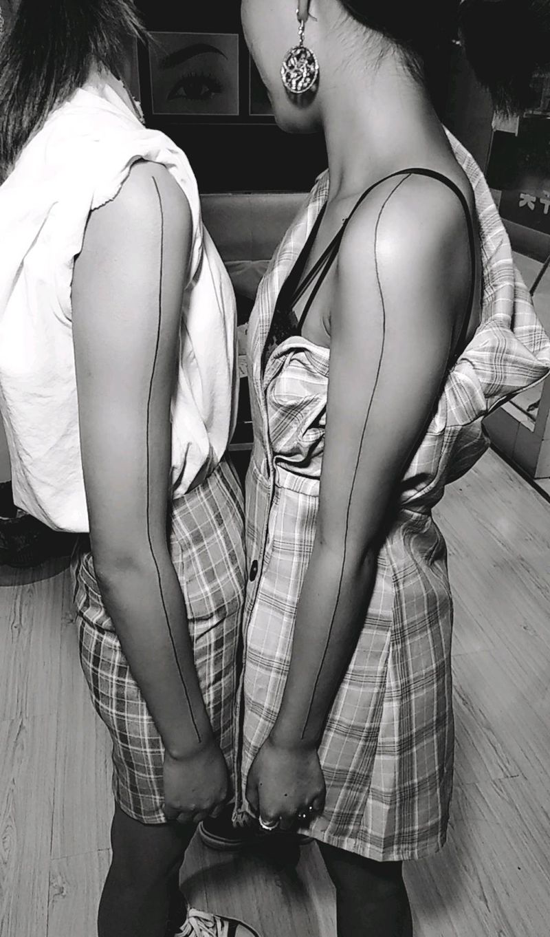 线纹身图片_手臂点刺纹身图案