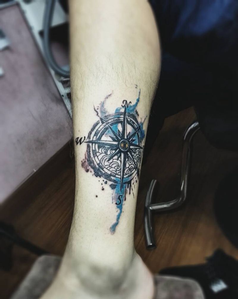 指南针纹身图片_脚部清新静物纹身图案