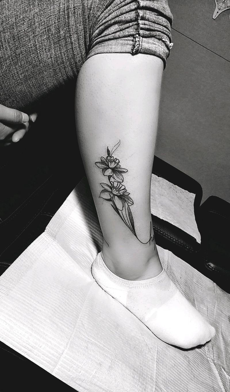 素花纹身图片_手部几何点刺纹身图案