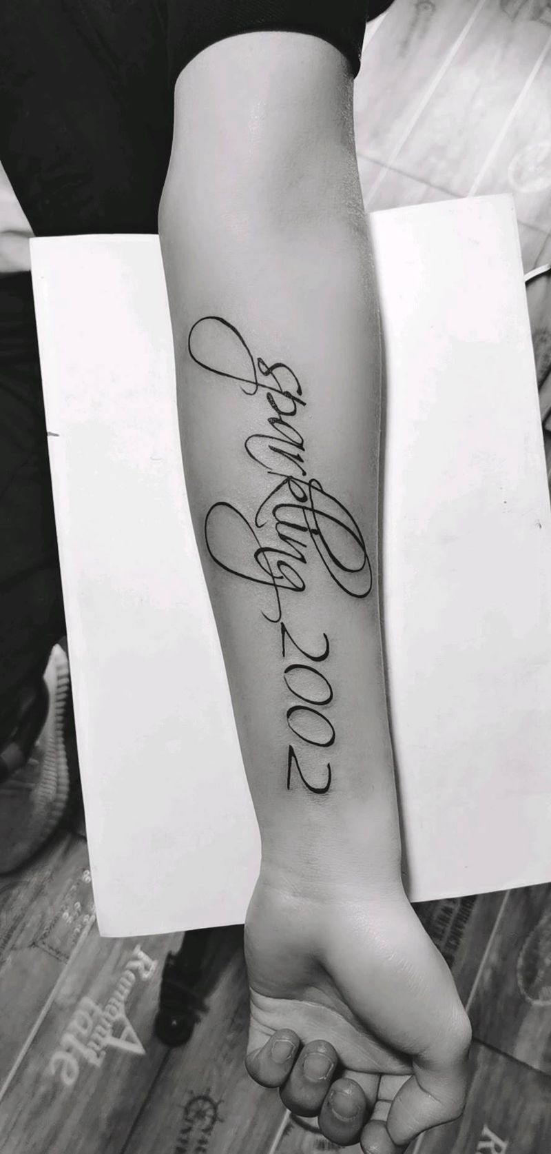 英文字母纹身图片_手臂花体字纹身图案