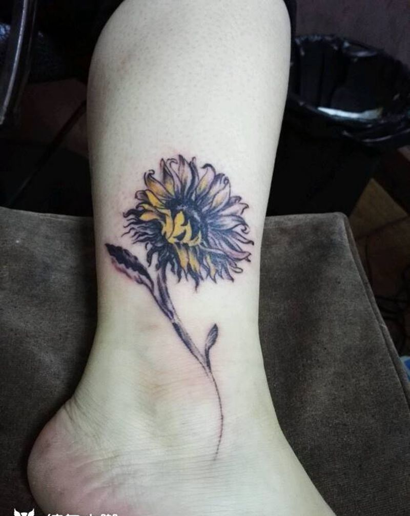 太阳花纹身图片_脚部欧美植物成品纹身图案