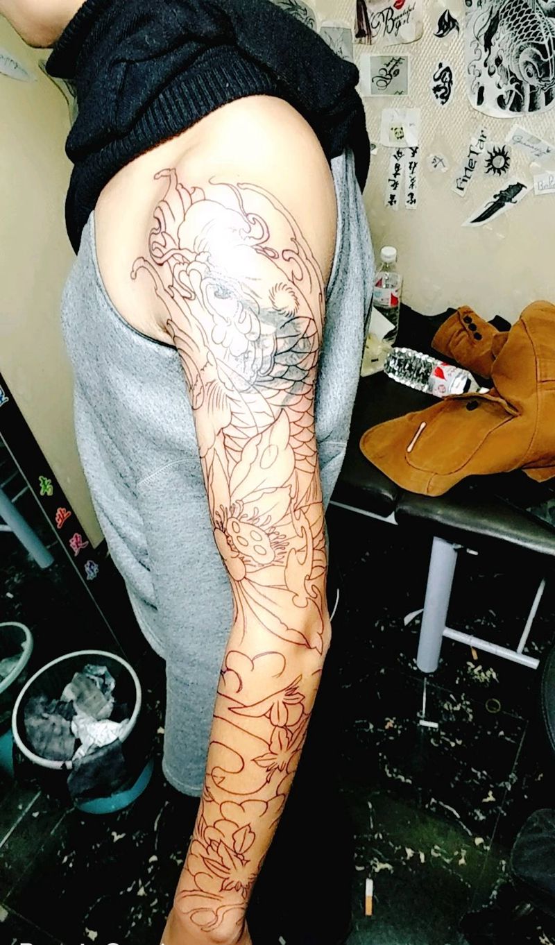 花臂 线条完成纹身图片_手臂新传统纹身图案