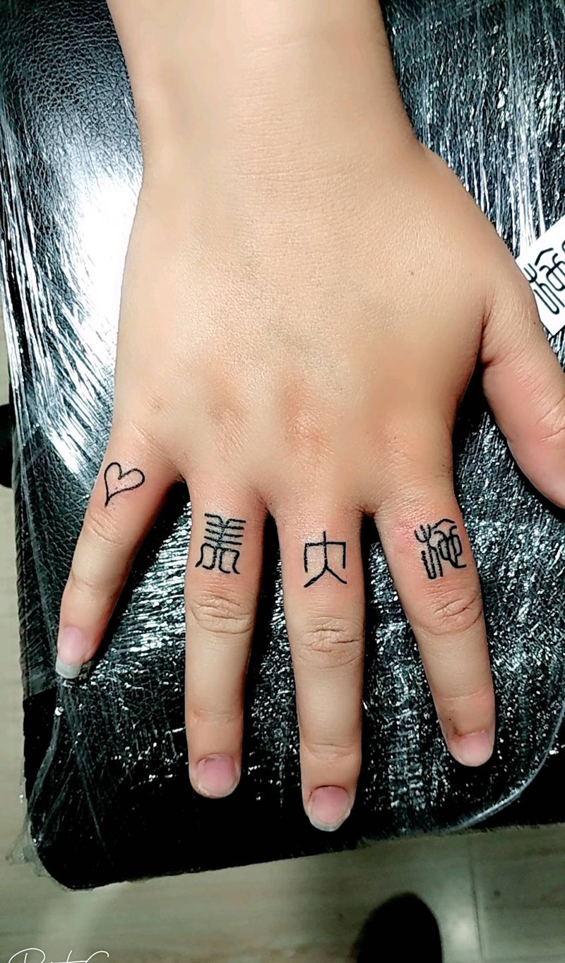 闺密纹身图片_手臂手部新传统纹身图案