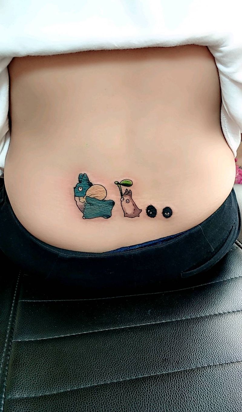 龙猫纹身图片_腰部纹身图案