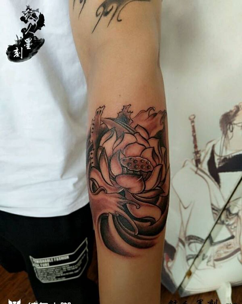 莲花纹身图片_手臂传统植物昆明云南纹人墨刻成品纹身图案