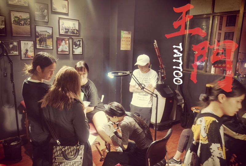 店内日常纹身图片_背部老传统纹身图案