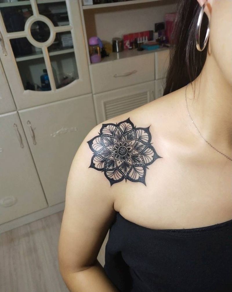 繁花纹身图片_肩部花体字繁花纹身图案