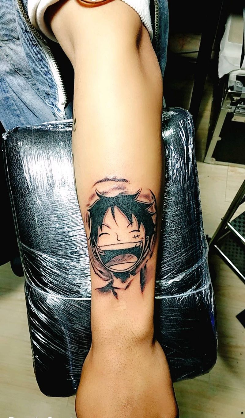 海贼王纹身图片_手臂新传统点刺纹身图案