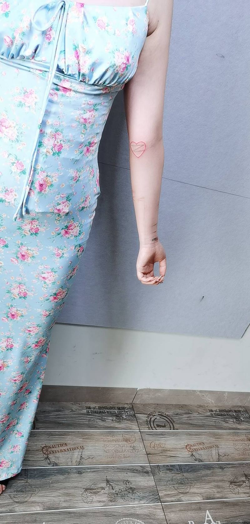 爱心纹身图片_手臂点刺几何纹身图案