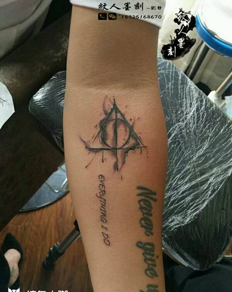 草稿纹身纹身图片_手臂清新几何昆明云南纹人墨刻成品纹身图案