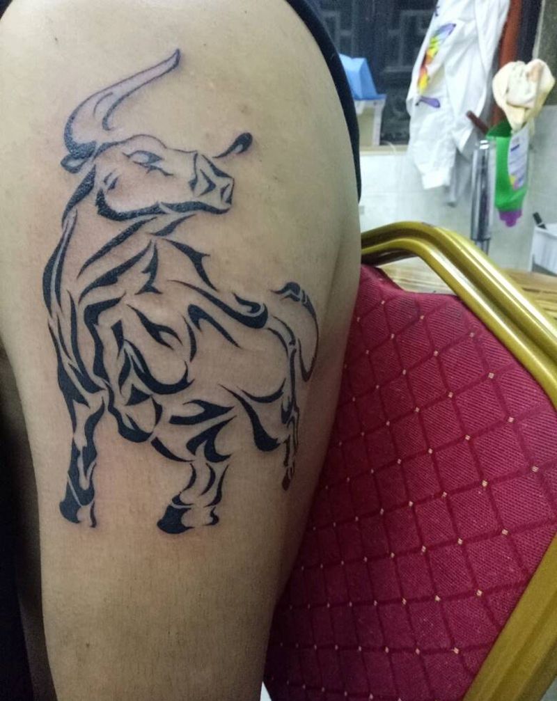 牛图腾纹身图片