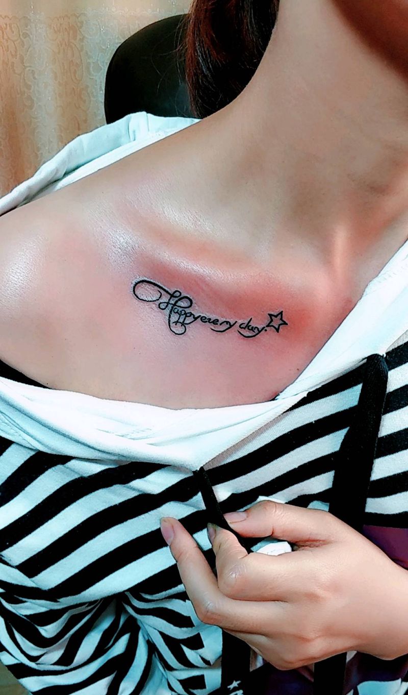 锁骨  字母纹身图片_胸部花体字纹身图案