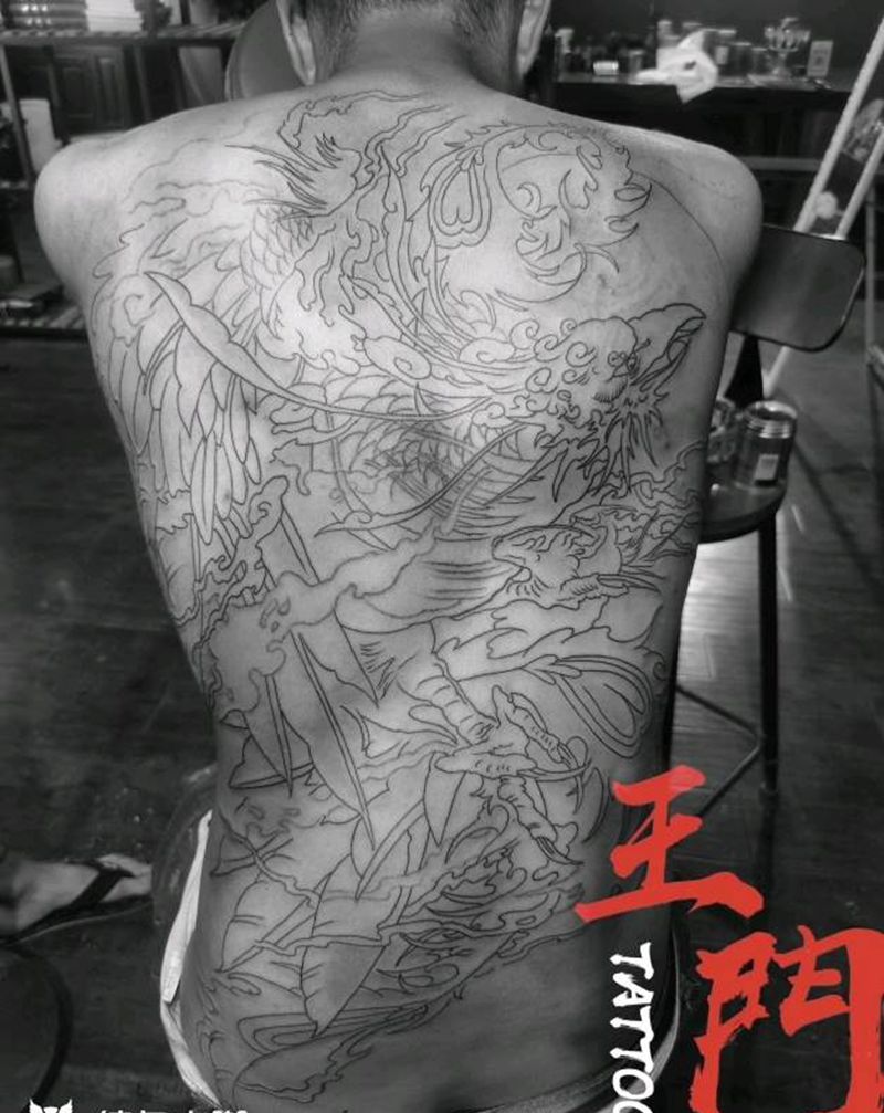 涅槃凤凰纹身图片_背部新传统纹身图案