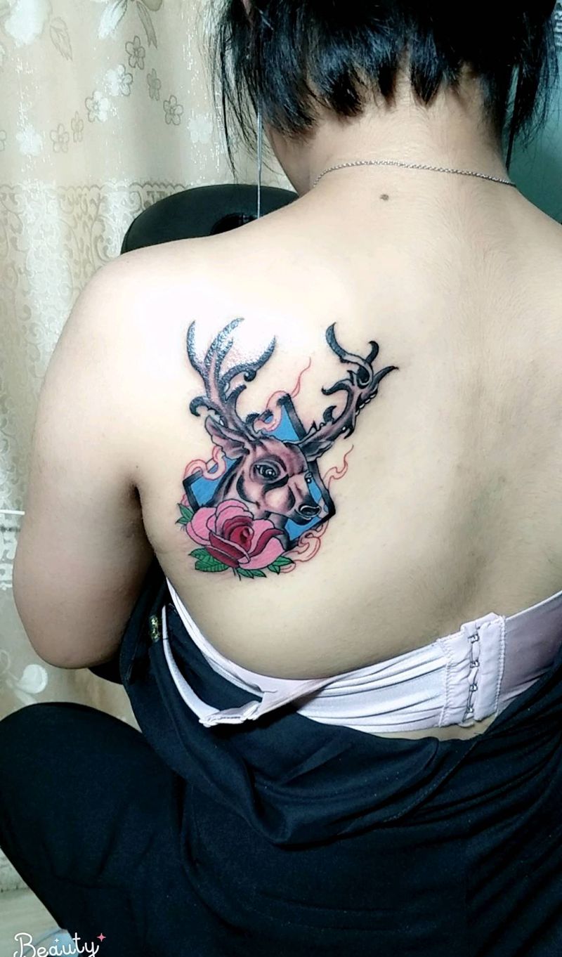 小鹿纹身图片_背部新传统纹身图案