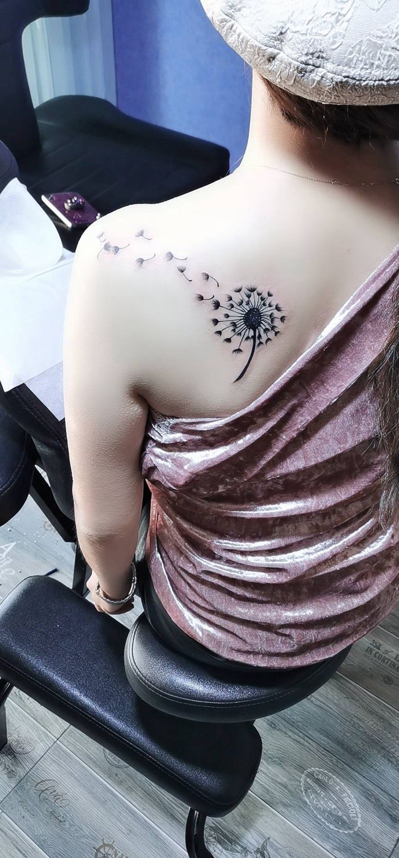 自由 蒲公英纹身图片_肩部点刺纹身图案