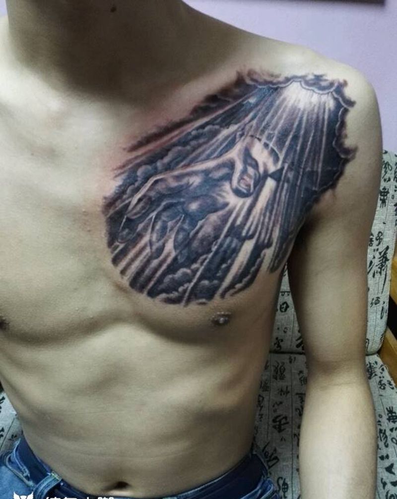 上帝之手纹身图片_胸部欧美宗教成品纹身图案