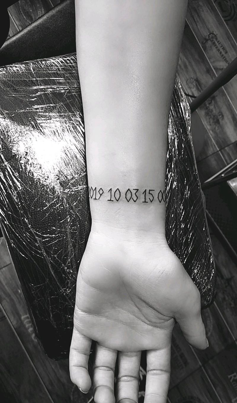 小清新纹身图片_手臂手部花体字纹身图案