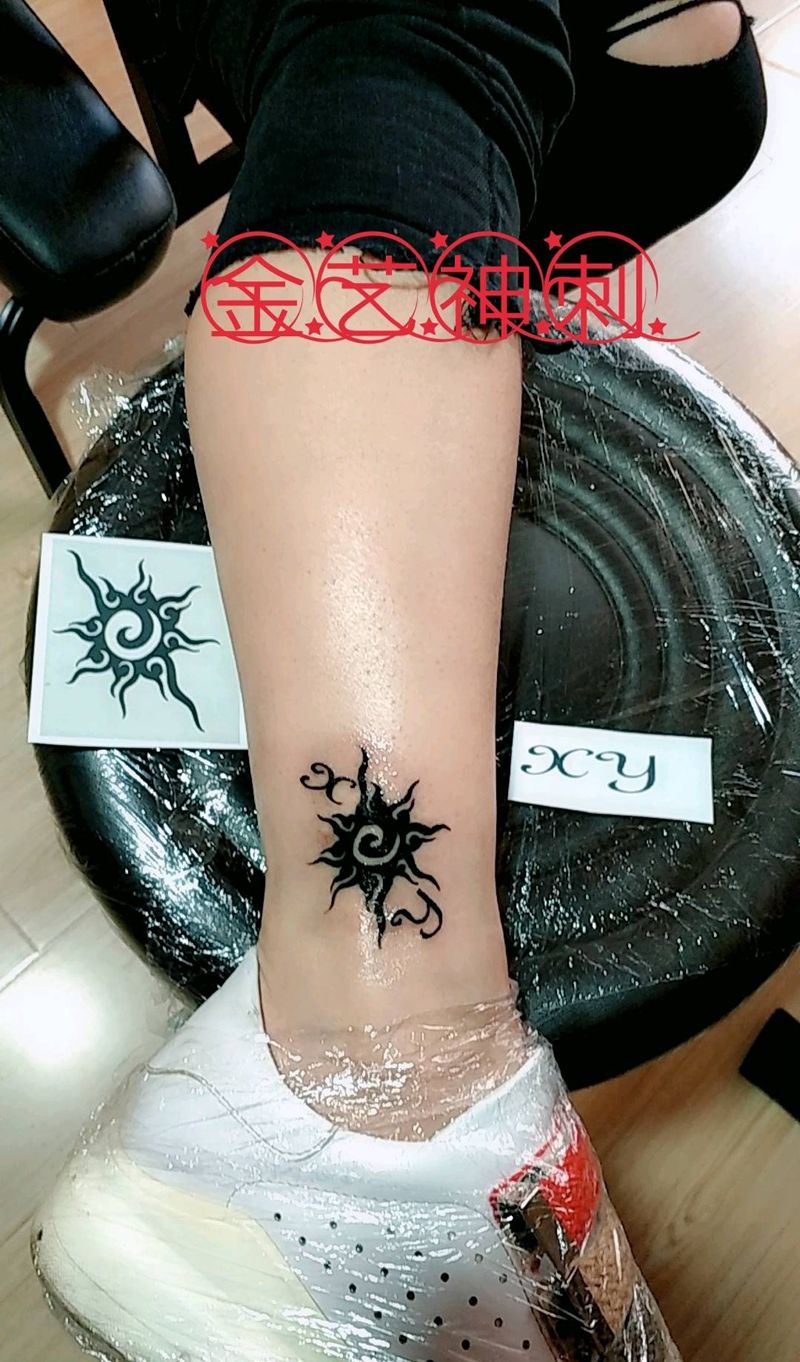 太阳图腾纹身图片_脚部传统字符图腾成品纹身图案