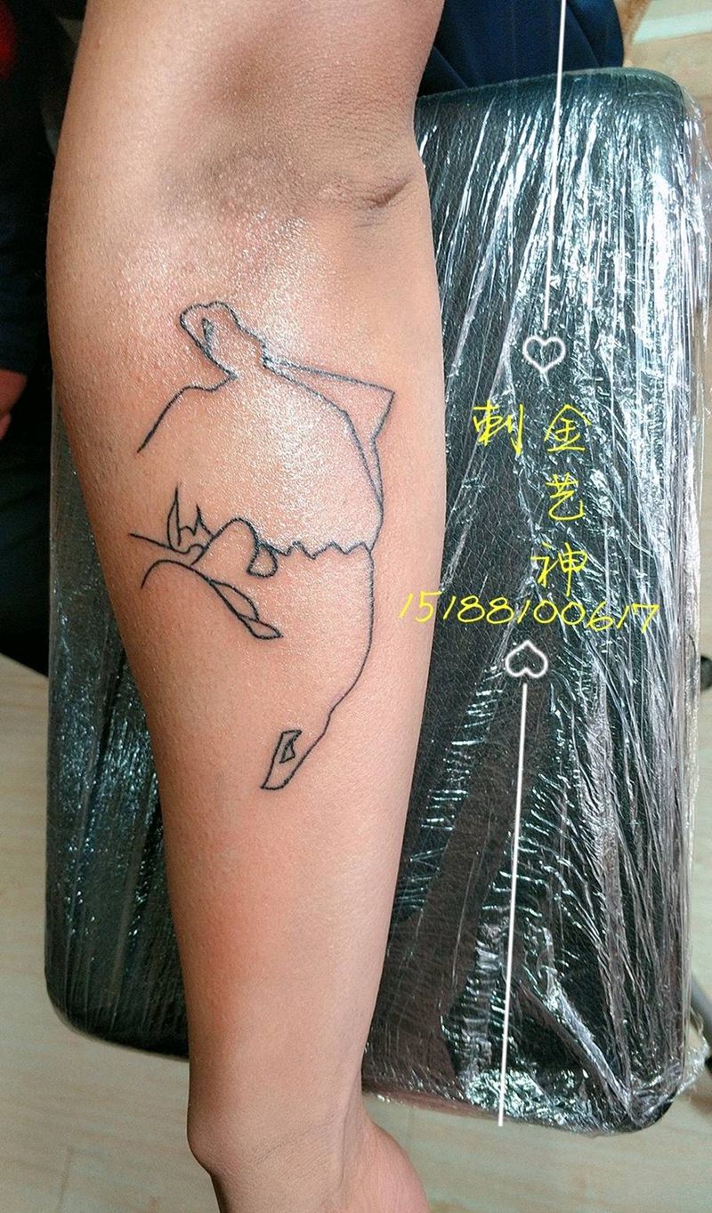 开业期间 小图纹身图片_手臂清新人物情侣成品纹身图案