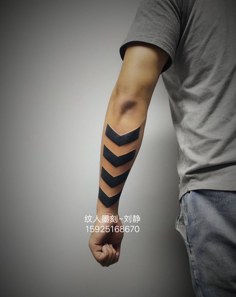 有规则图形纹身图片_手臂图腾纹身图案